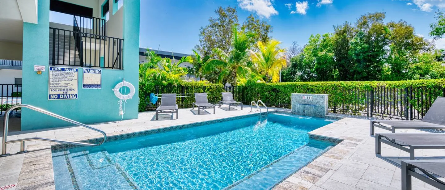 Modern 1 bedroom walking distance to the beach! — photo 7 of 22