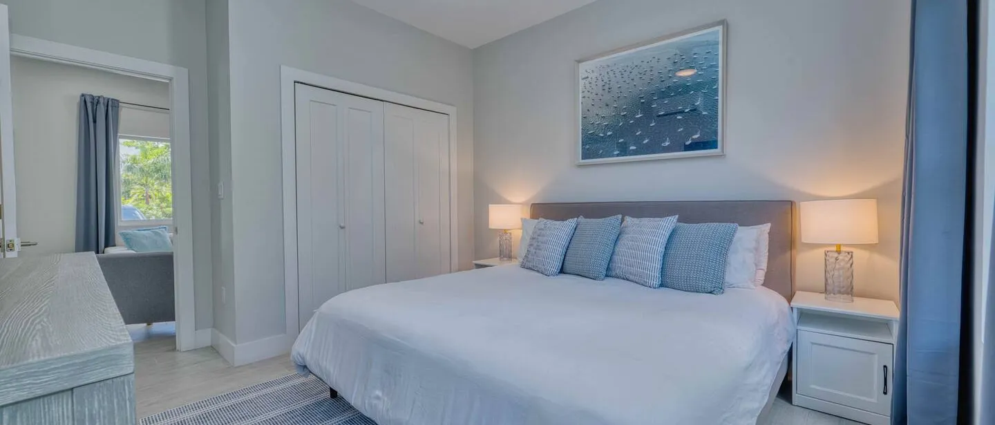 Modern 2 bedroom walking distance to the beach! — photo 11 of 32