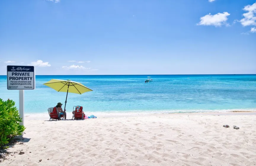 Beautiful Family Town Home, walk to beach, Sleep 6