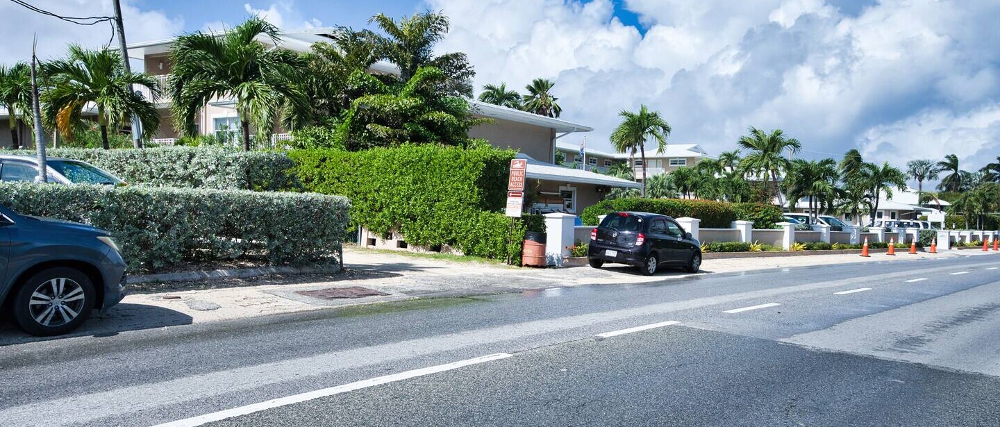 2BR/2BA | Quiet Complex, Walk to Seven Mile Beach — photo 19 of 27