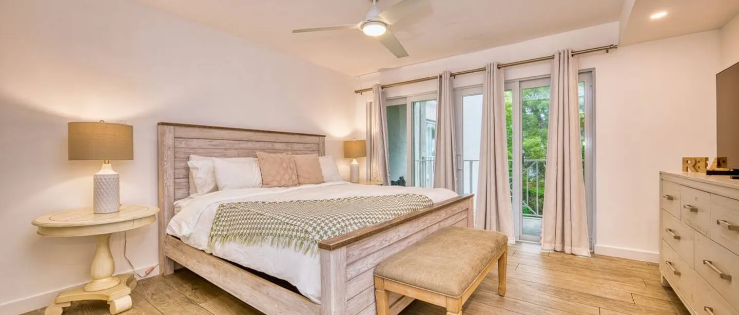 Beautiful Modern Condo on 7 Mile Beach — photo 9 of 29