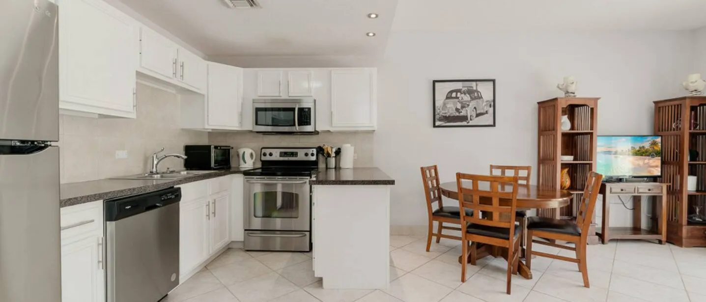 Cosy 1-Bed, Pool + Sea and Dining close by — photo 4 of 14