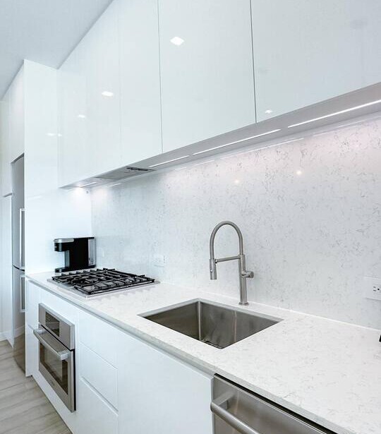 Luxury 2BR Condo | Walk to Seven Mile Beach, Pools — photo 23 of 36