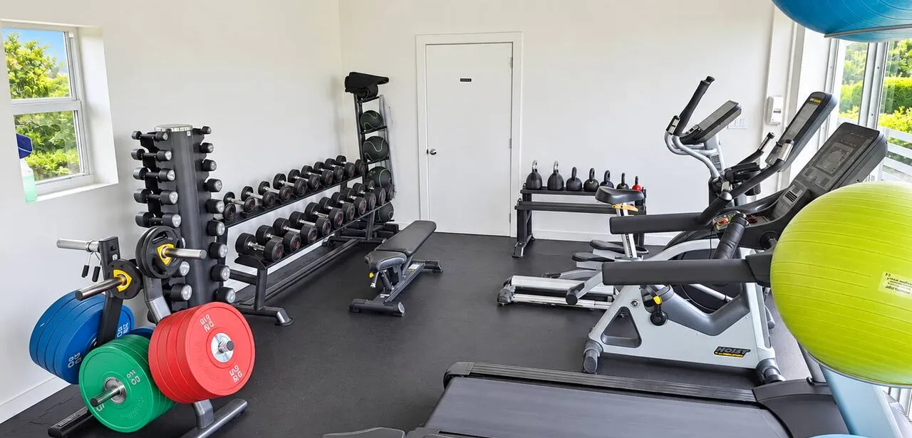 Sunny Lakeside Condo w/ Pool & Gym, West Bay — photo 8 of 13