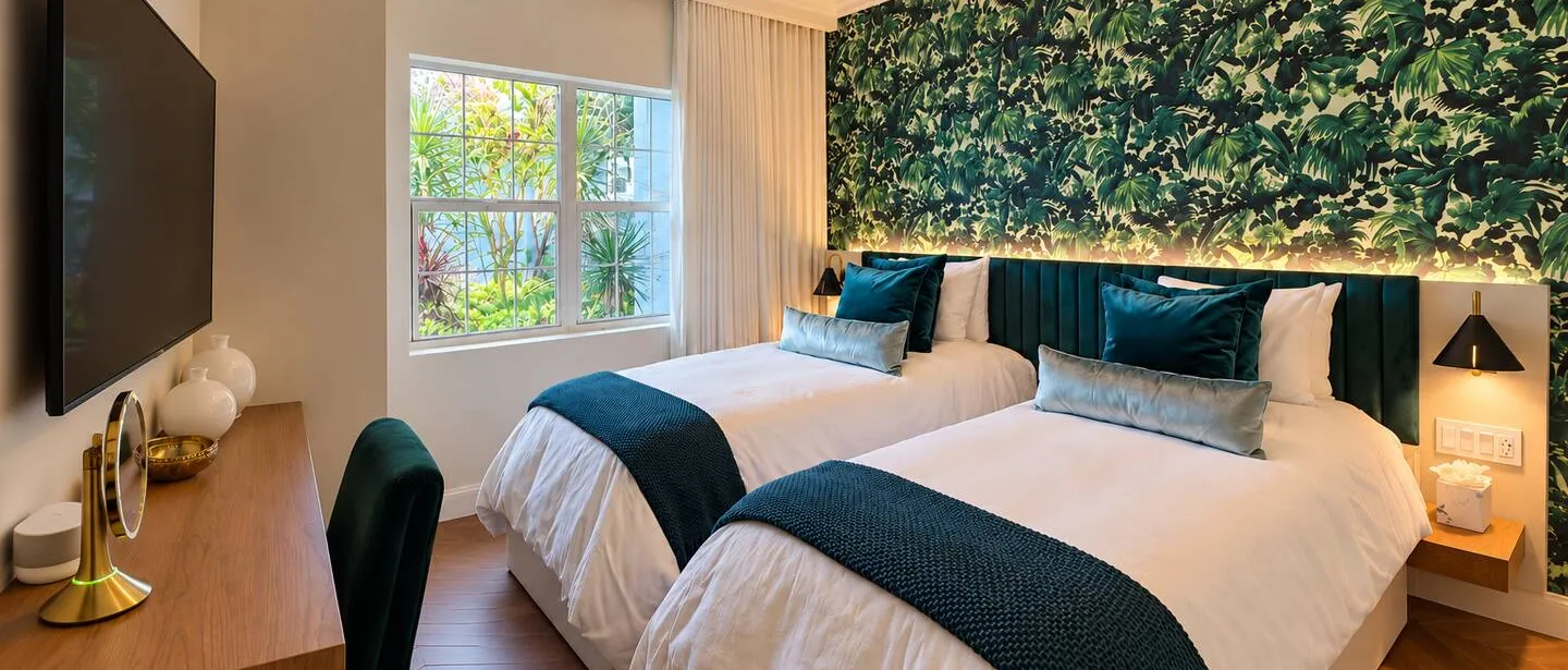 Beachfront Retreat | Ocean Views & Boutique Luxury — photo 18 of 22