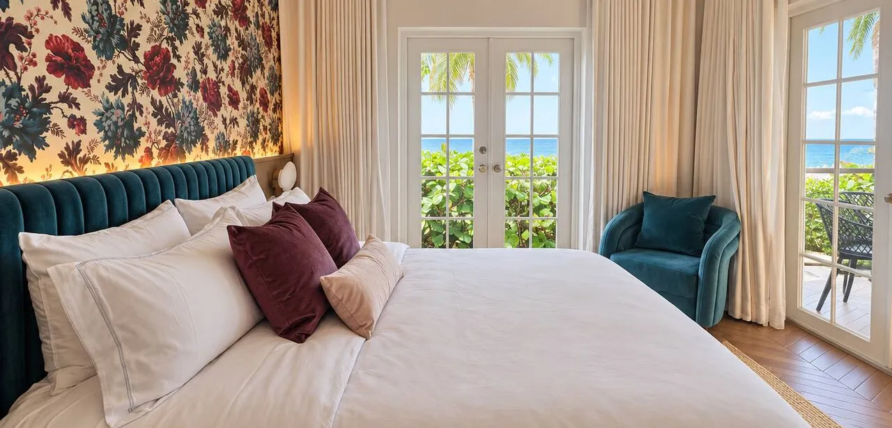 Beachfront Retreat | Ocean Views & Boutique Luxury — photo 4 of 22