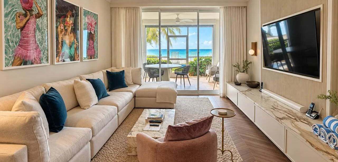 Beachfront Retreat | Ocean Views & Boutique Luxury — photo 14 of 22