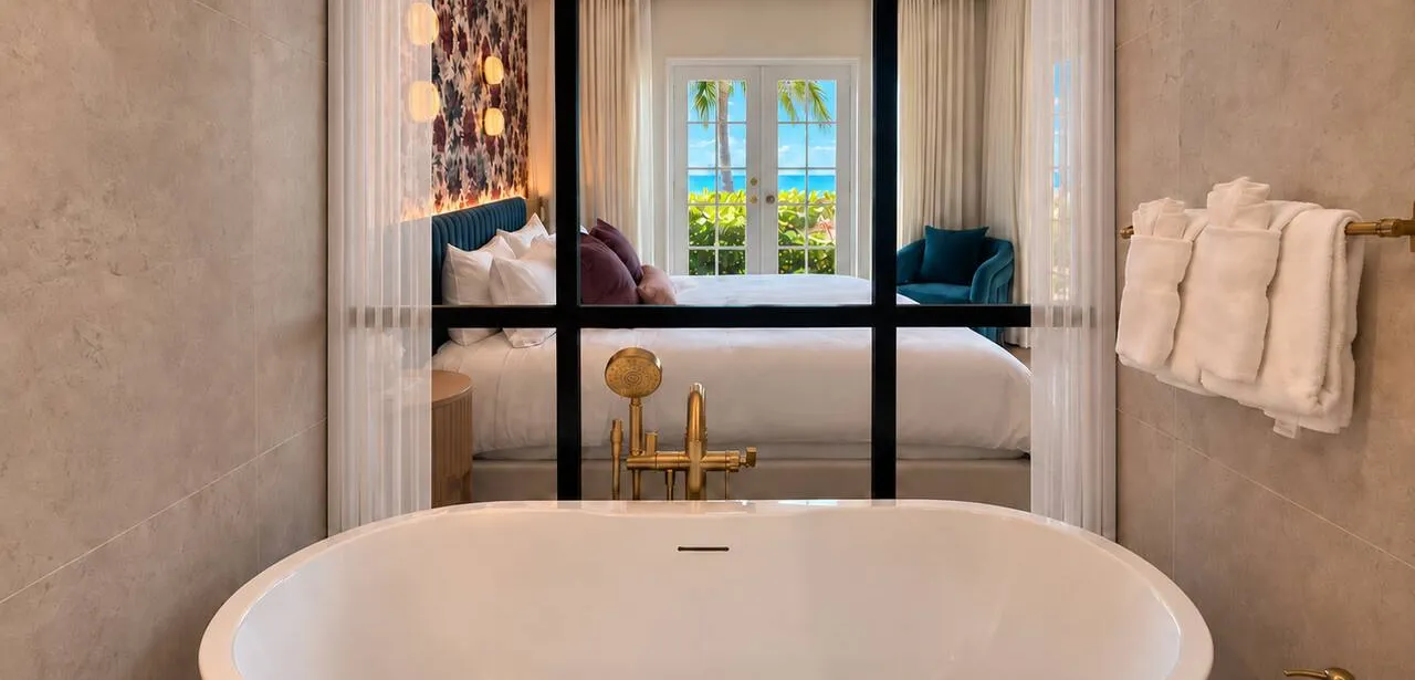 Beachfront Retreat | Ocean Views & Boutique Luxury — photo 3 of 22