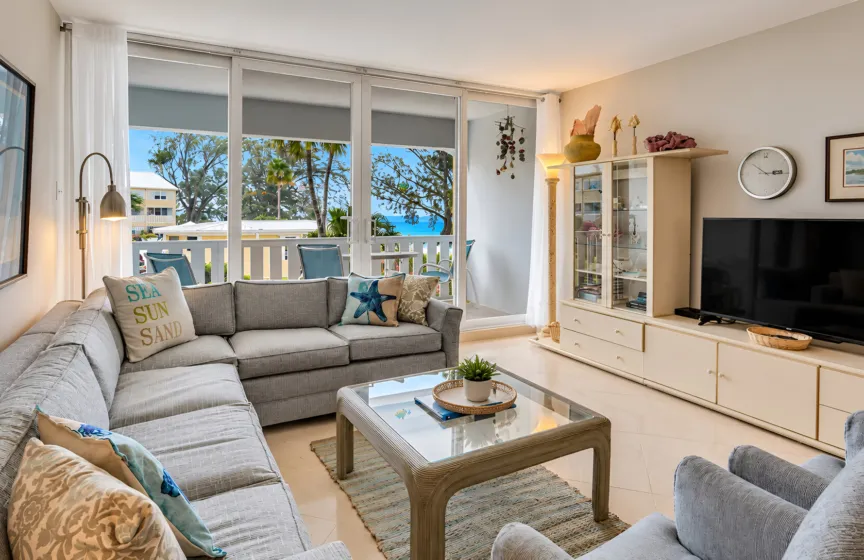 Seven Mile Beach Townhouse | Daily Sunsets
